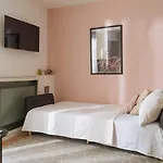 Abby - Old Town Centre I Carpark Nearby I Self Check-in Бухарест